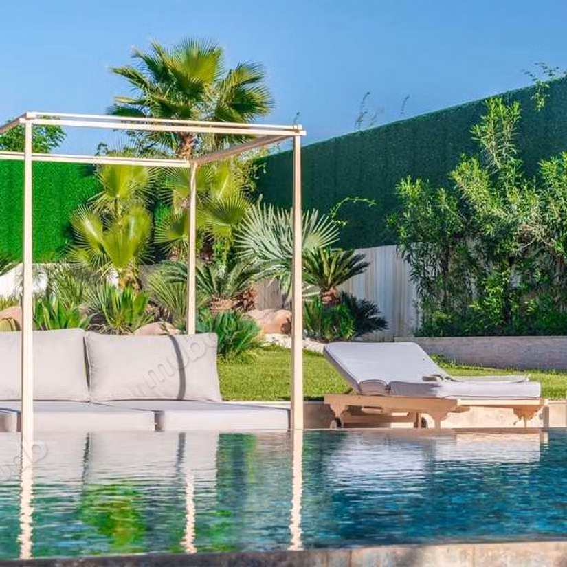 Villa à Vendre de 2050.0 m² à Marrakech, Route De L'Ourika 
Tassoultante