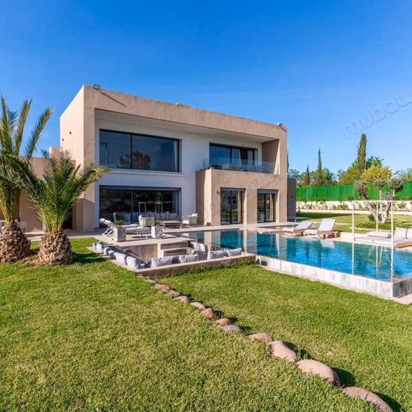 Villa à Vendre de 2050.0 m² à Marrakech, Route De L'Ourika 
Tassoultante