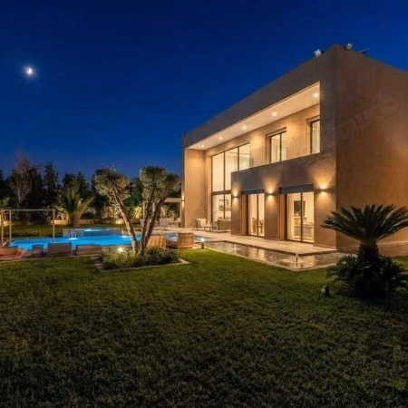 Villa à Vendre de 2050.0 m² à Marrakech, Route De L'Ourika 
Tassoultante