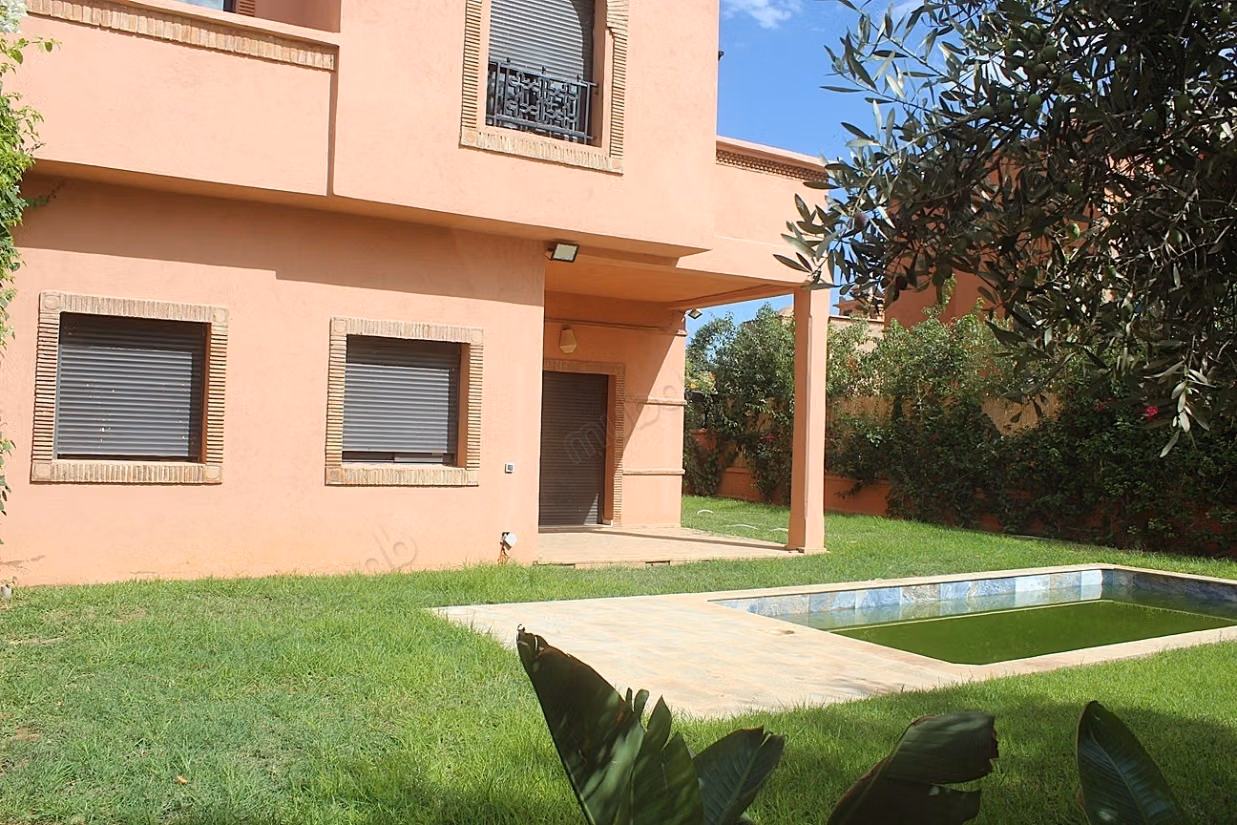 Villa à Louer dans un domaine proche de la ville