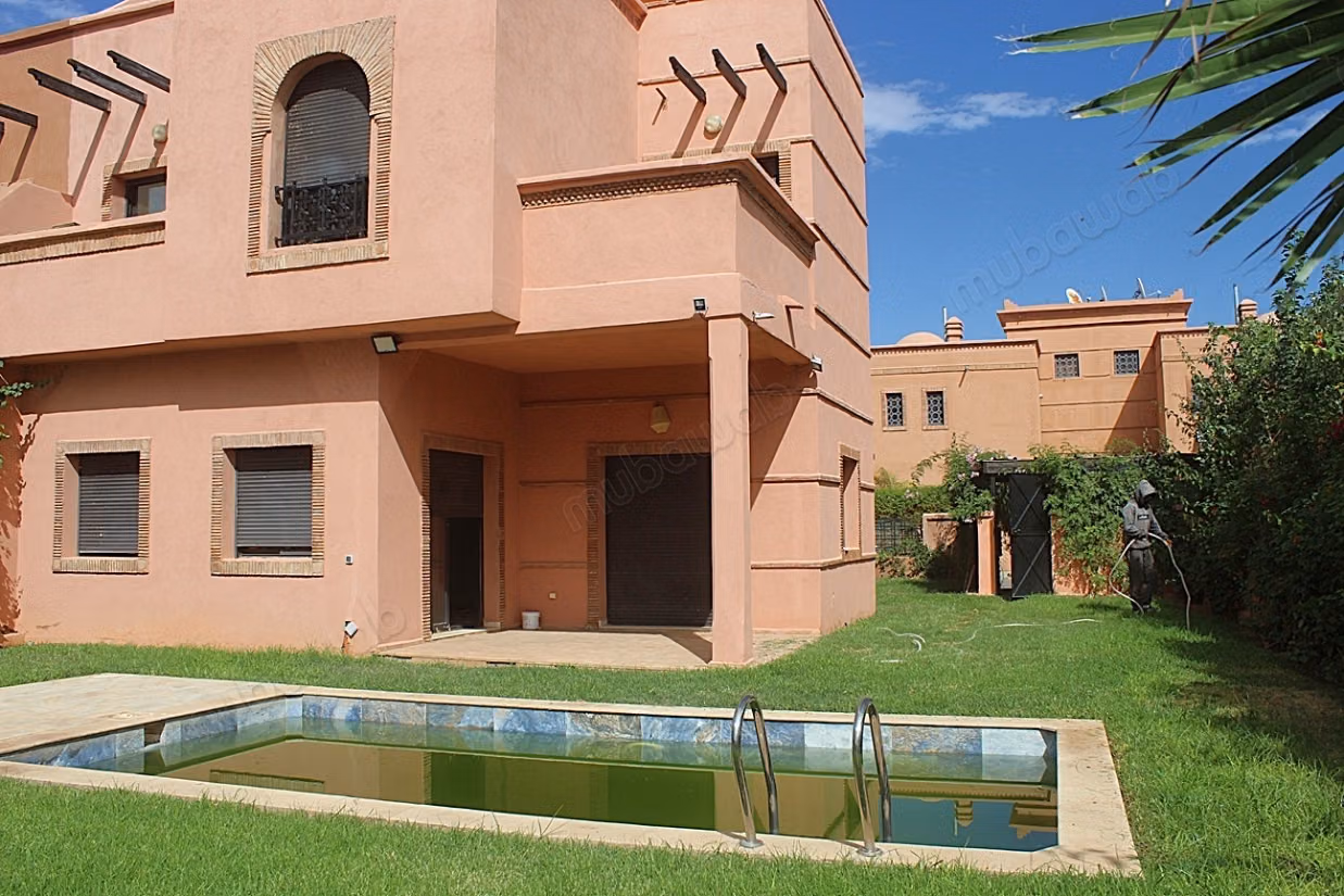 Villa à Louer dans un domaine proche de la ville