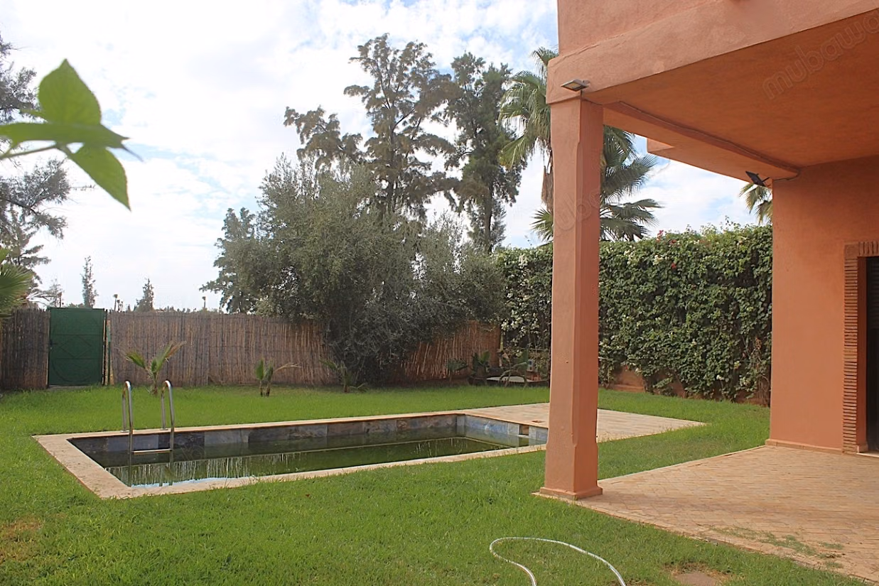Villa à Louer dans un domaine proche de la ville