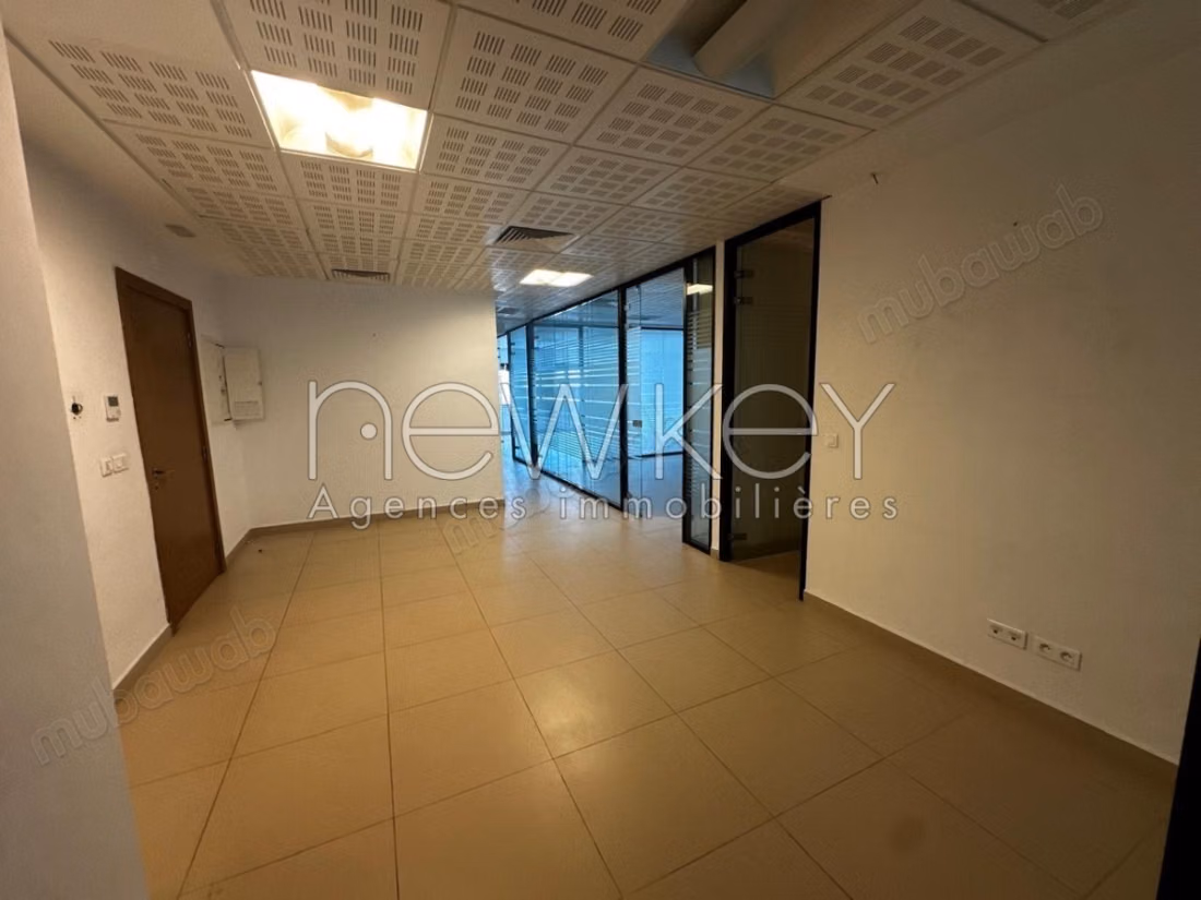 À vendre – spacieux bureau au centre urbain nord