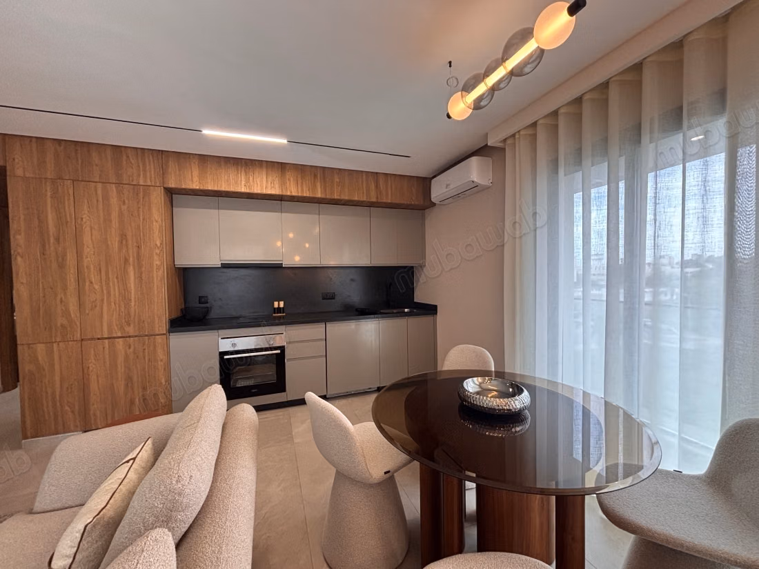 Appartement à louer à Les Hôpitaux. Dimension 38 m². Espaces de stationnement et terrasse