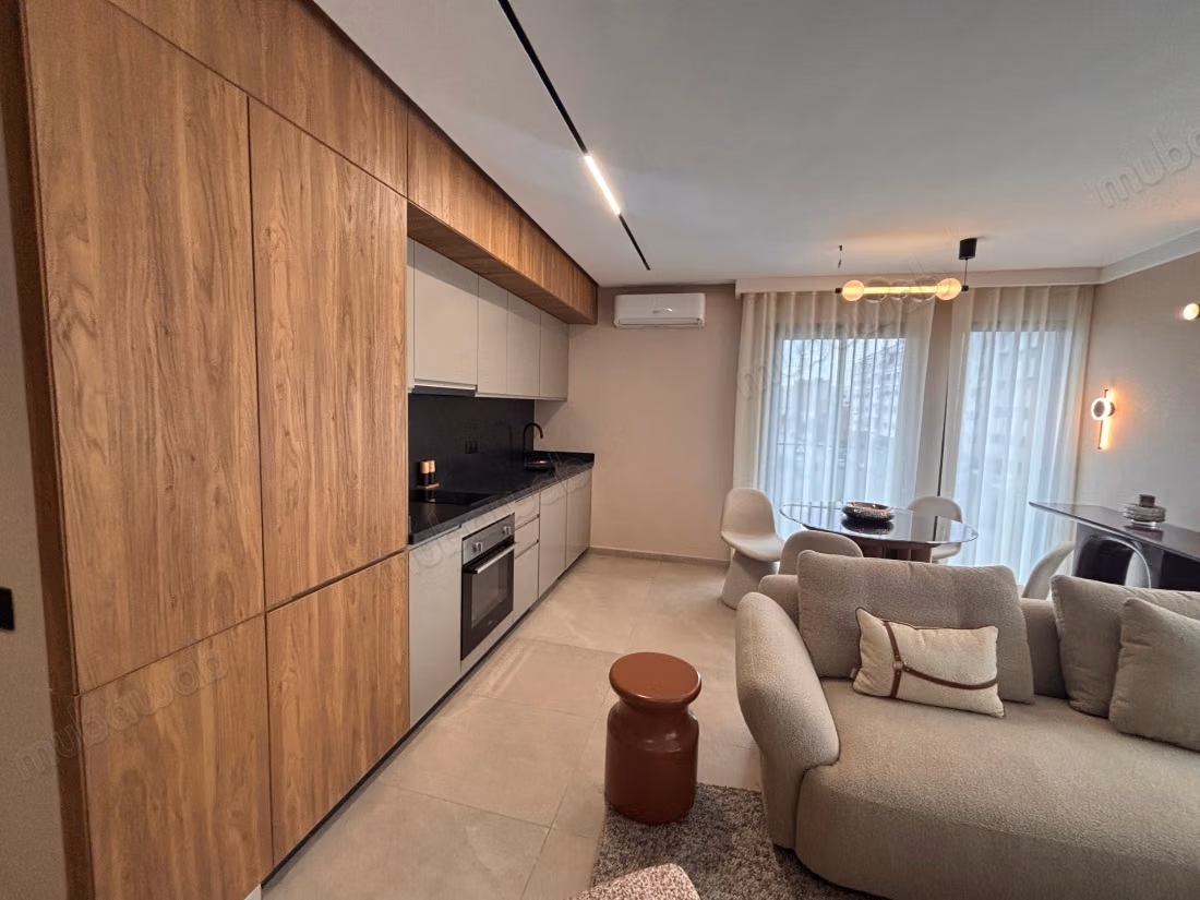 Appartement à louer à Les Hôpitaux. Dimension 38 m². Espaces de stationnement et terrasse