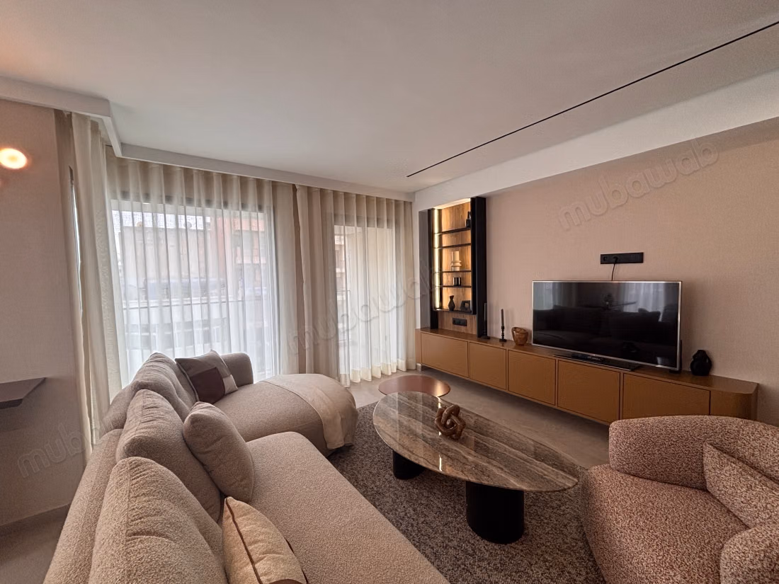 Appartement à louer à Les Hôpitaux. Dimension 38 m². Espaces de stationnement et terrasse