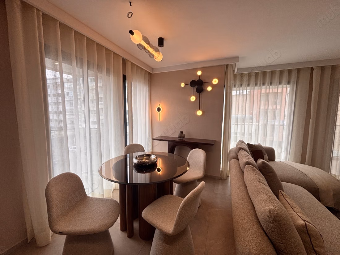 Appartement à louer à Les Hôpitaux. Dimension 38 m². Espaces de stationnement et terrasse
