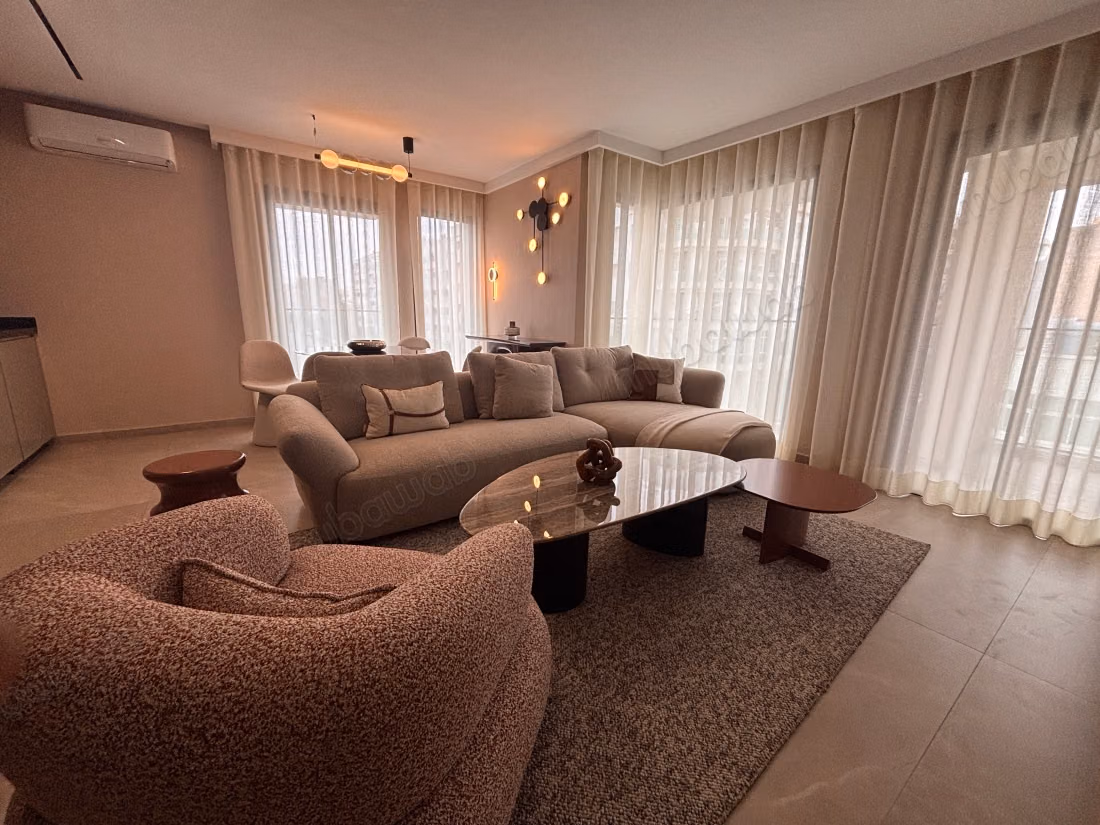 Appartement à louer à Les Hôpitaux. Dimension 38 m². Espaces de stationnement et terrasse