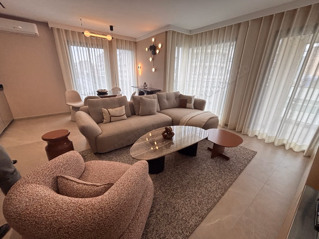 Appartement à louer à Les Hôpitaux. Dimension 38 m². Espaces de stationnement et terrasse
