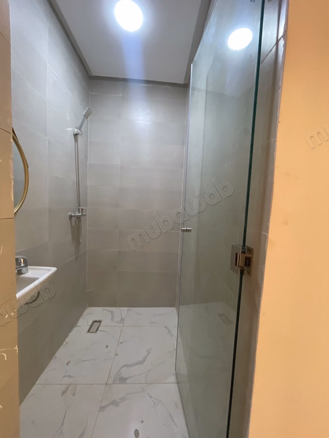 Bel appartement à vendre à alliance Mehdia.
Superficie 100 m².
Cuisine équipée