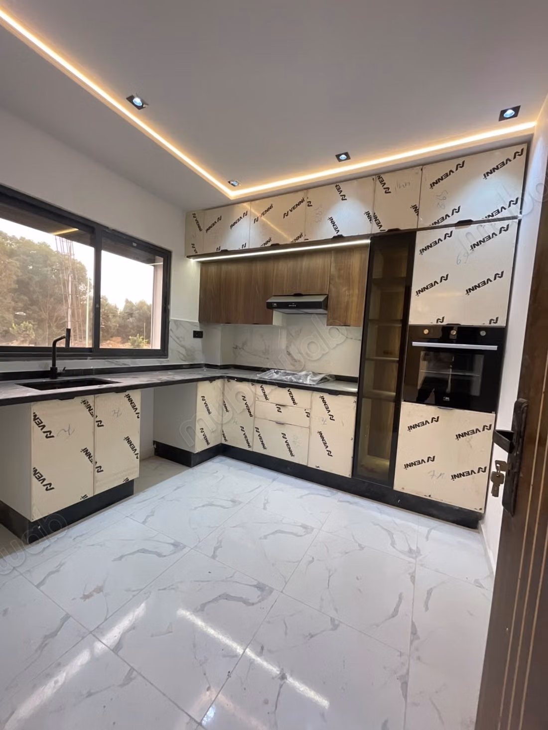 Bel appartement à vendre à alliance Mehdia.
Superficie 100 m².
Cuisine équipée