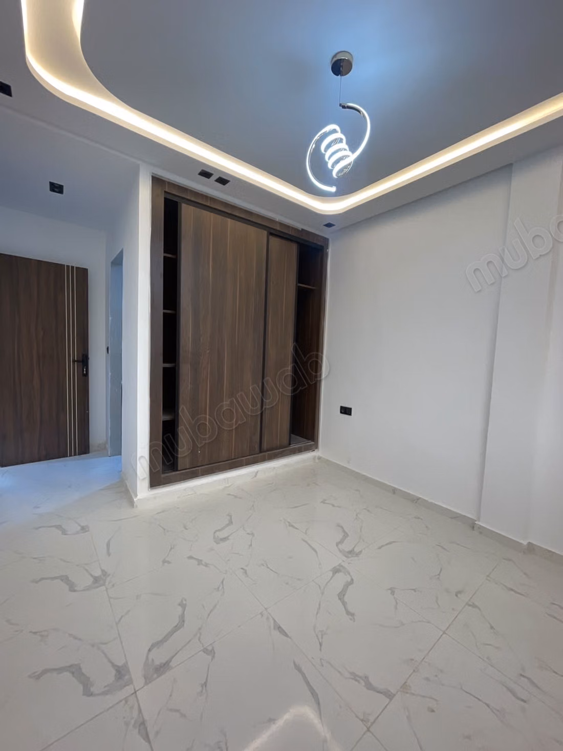 Bel appartement à vendre à alliance Mehdia.
Superficie 100 m².
Cuisine équipée