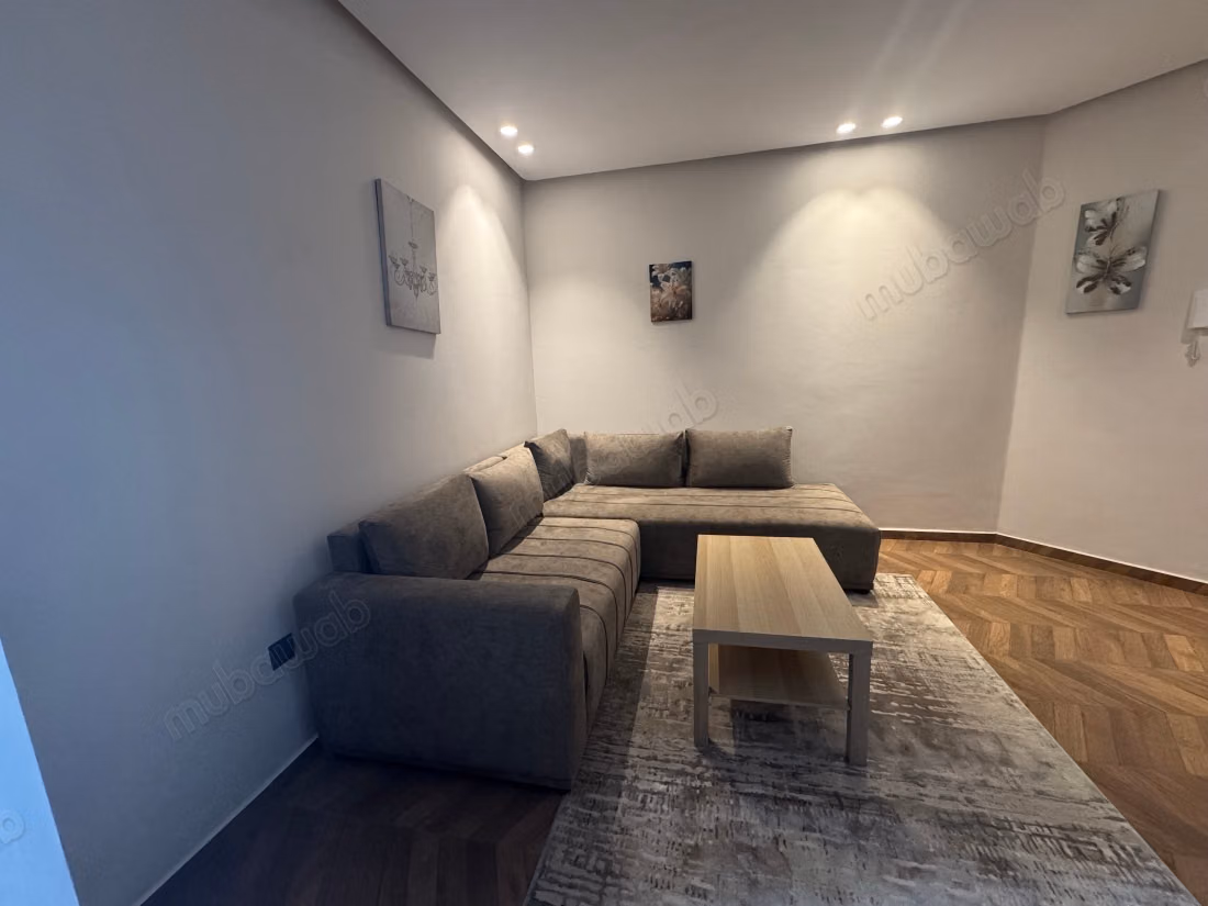 Superbe appartement à louer à El Manar 
El Hank. 1 belle chambre