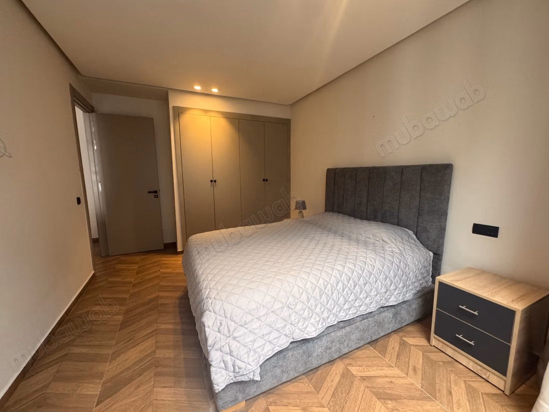 Superbe appartement à louer à El Manar 
El Hank. 1 belle chambre