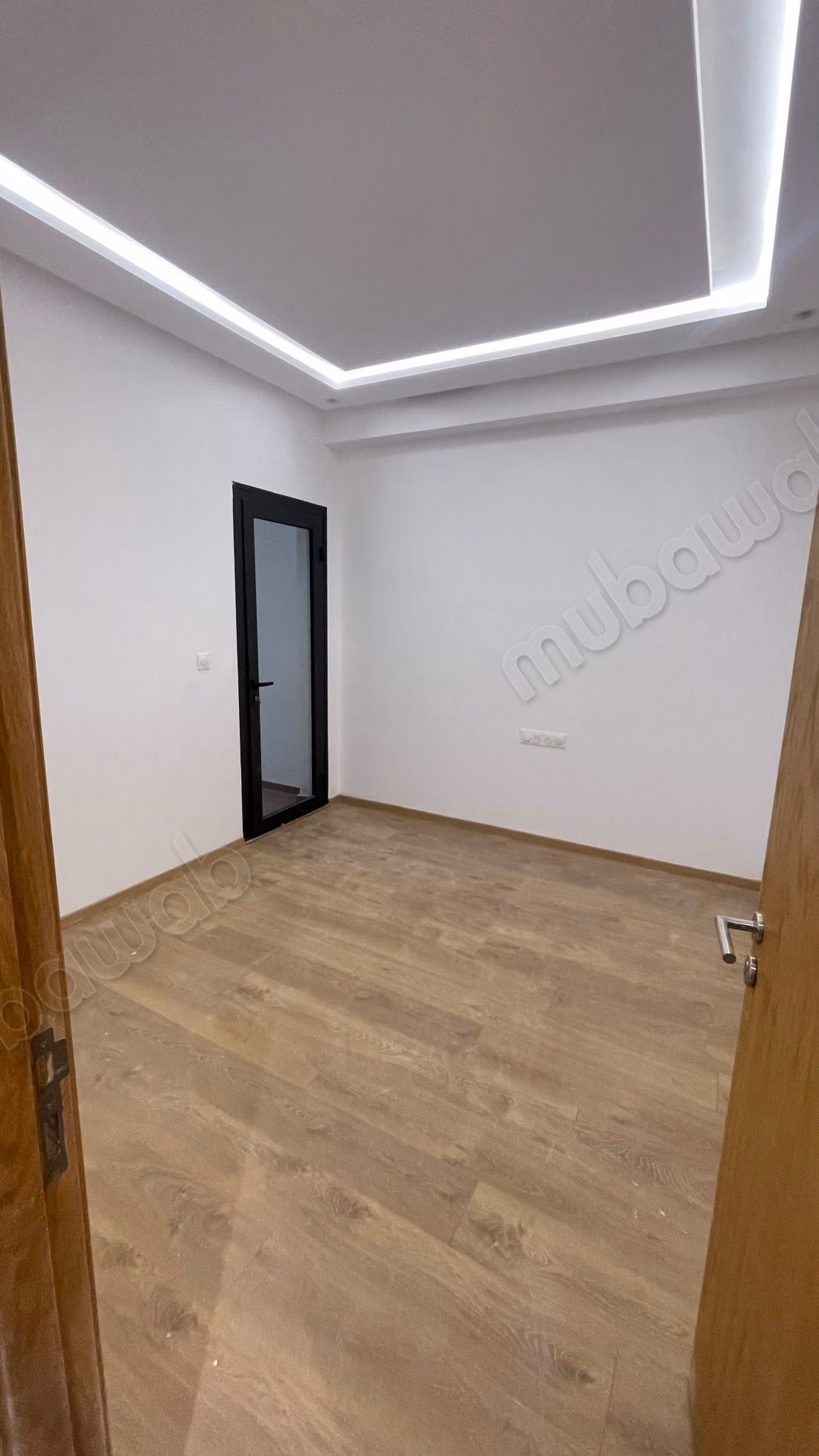 Alquila este apartamento en Moujahidine. Superficie total 119 m². Conserje