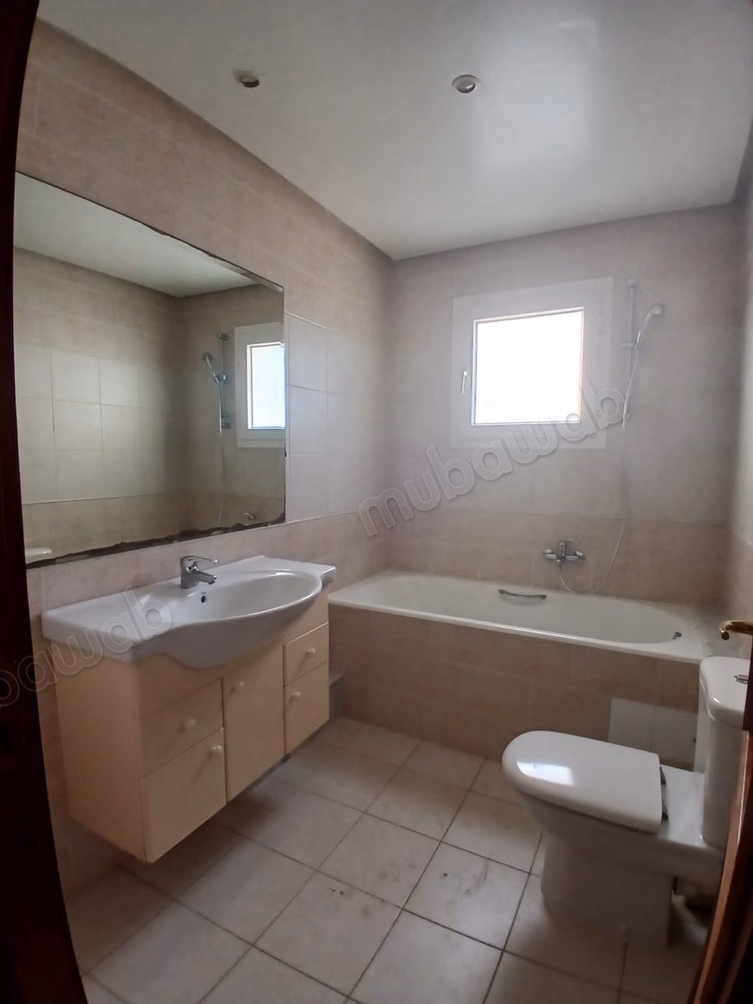 App s3 au 1 ere etage bureau ou habitation lac2