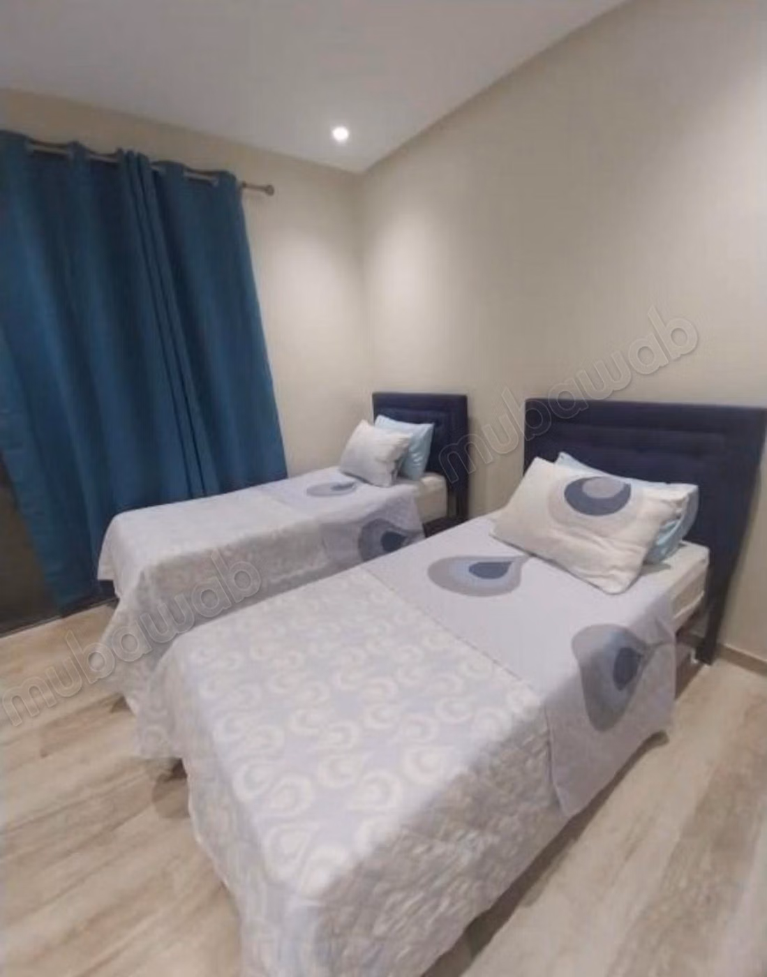 Location saisonnière à Hay Mohammadi. 3 chambres. Fenêtres avec double vitrage et porte blindée