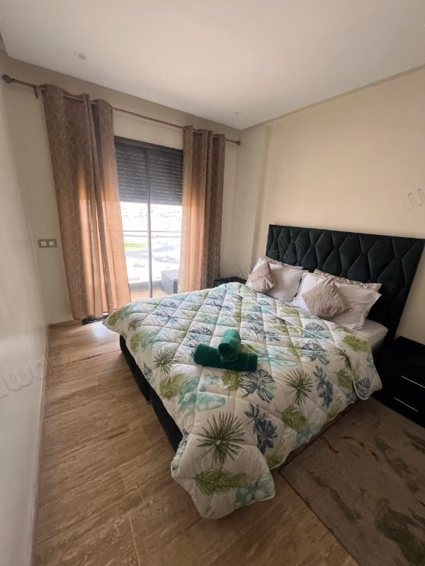 Location saisonnière à Hay Mohammadi. 3 chambres. Fenêtres avec double vitrage et porte blindée