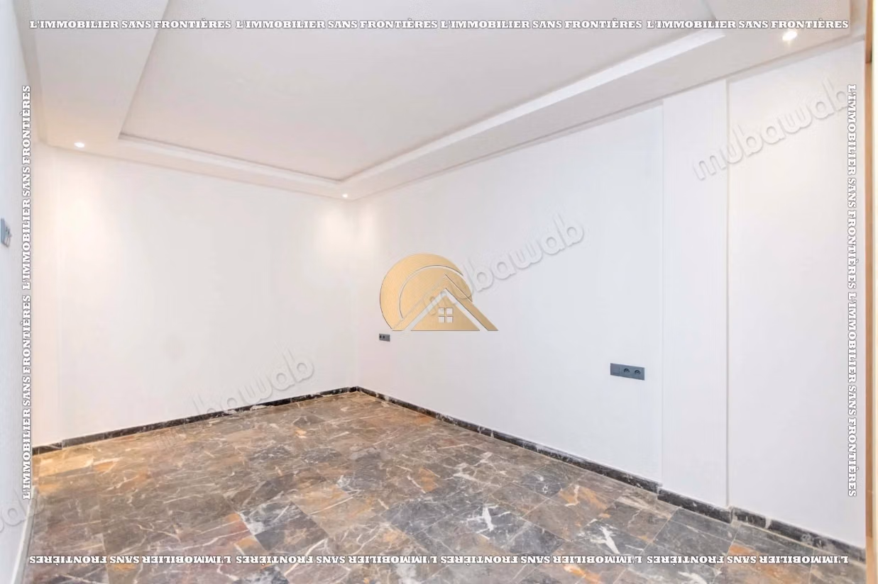 Appartamento in affitto a Bouakkaz vuoto di 86 m²