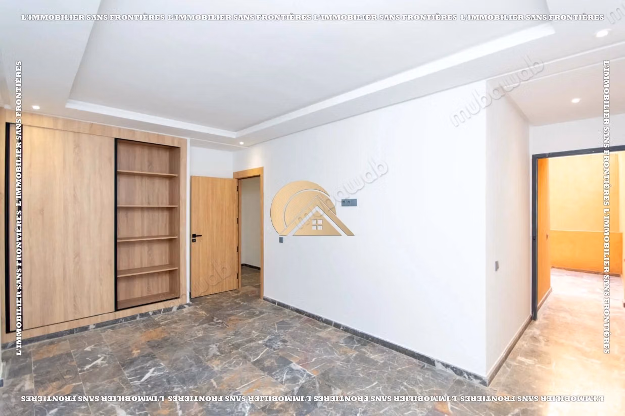 Appartamento in affitto a Bouakkaz vuoto di 86 m²