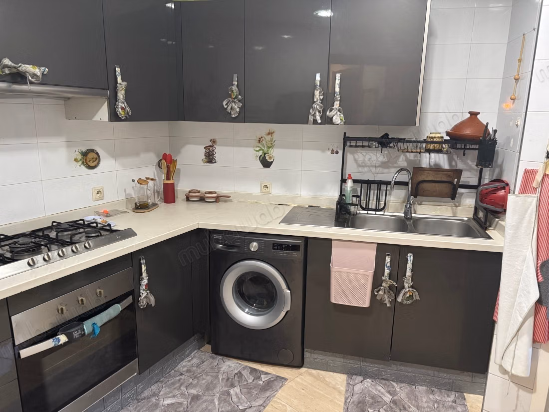 Appartement propre ensoleillé meublé en location