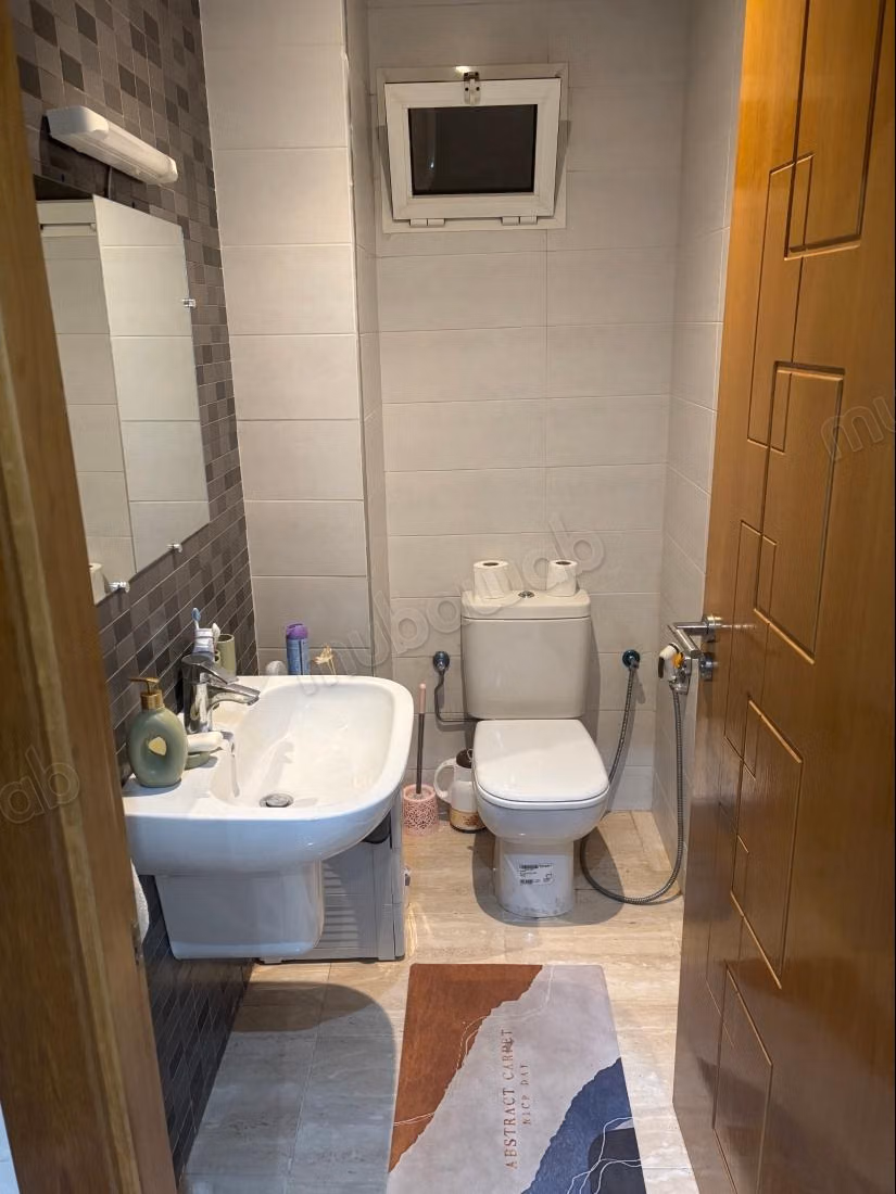 Appartement propre ensoleillé meublé en location