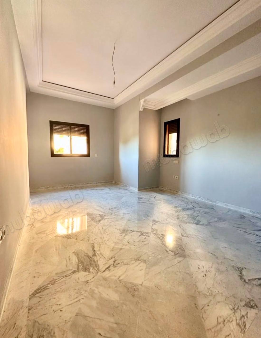 Appartement vide 110 M2 2 chbres vide piscine hiv