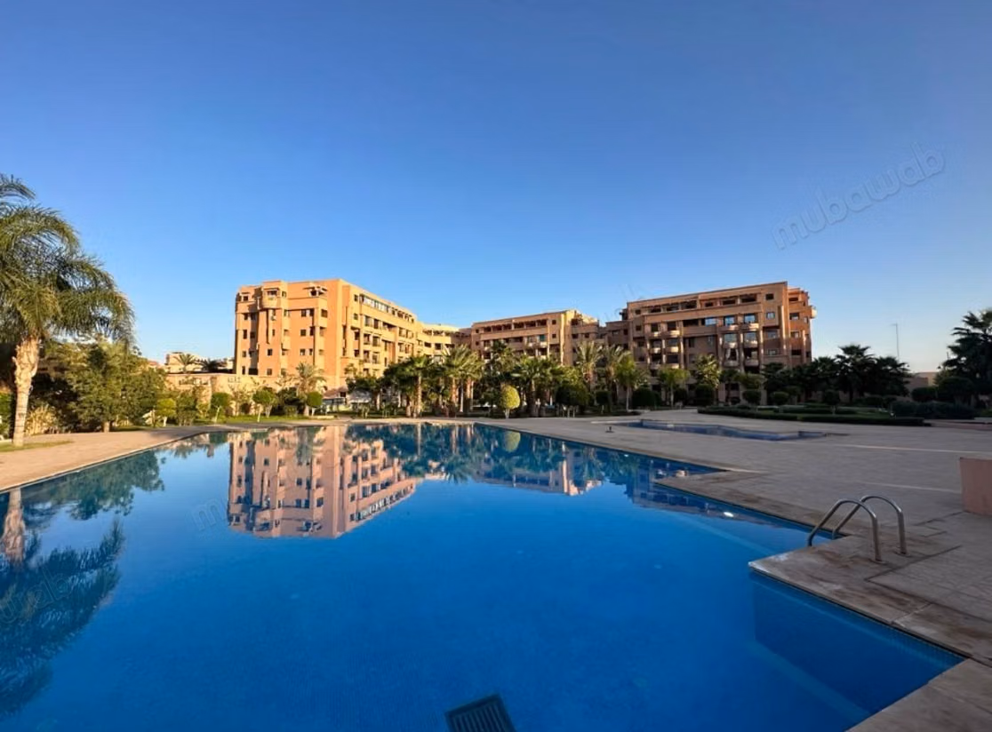 Appartement vide 110 M2 2 chbres vide piscine hiv