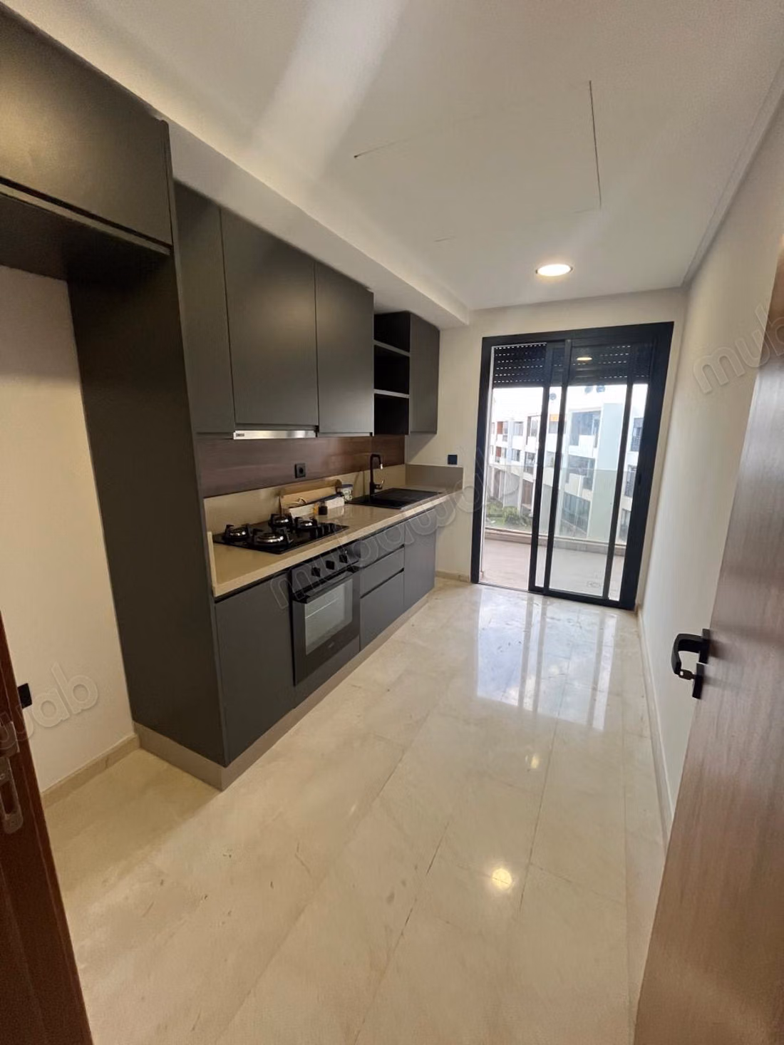Beautiful apartment for rent in Ville Verte. 3 comfortable rooms. Parking spaces and terrace