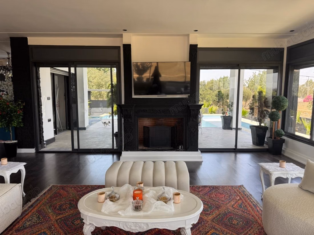 Magnifica Villa Familiare con Giardino e Piscina