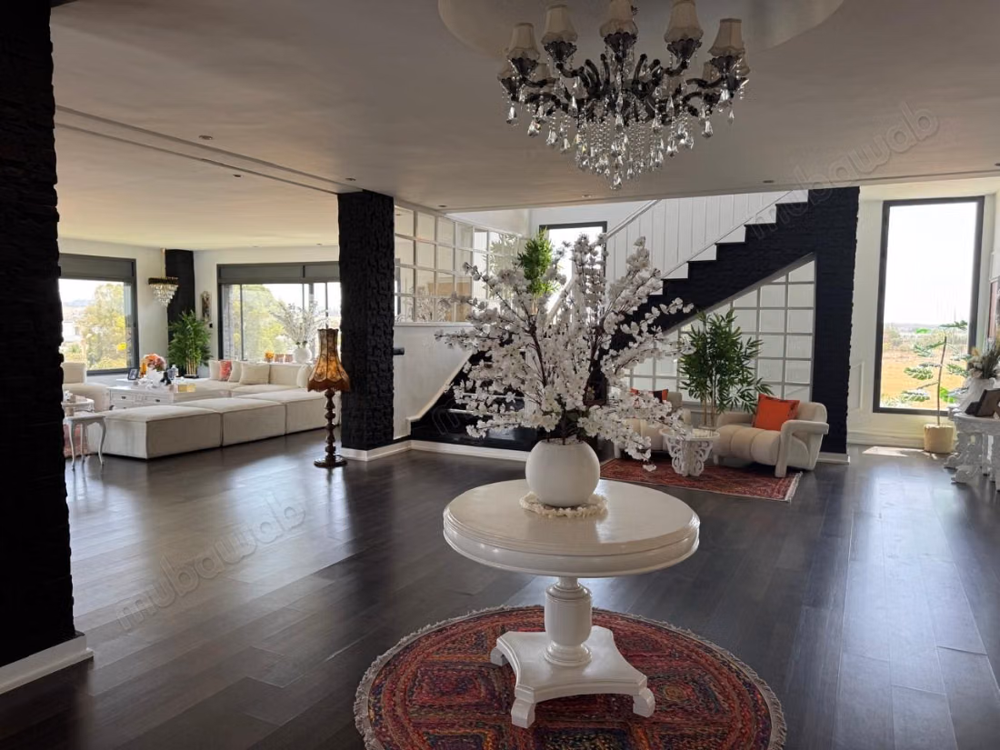 Magnifica Villa Familiare con Giardino e Piscina