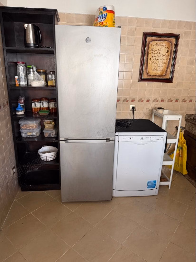 Appartement à louer à Ain Borja. 
Surface de 140 m². 
Bien meublé