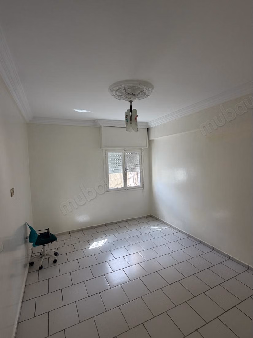 Appartement à louer à Ain Borja. 
Surface de 140 m². 
Bien meublé