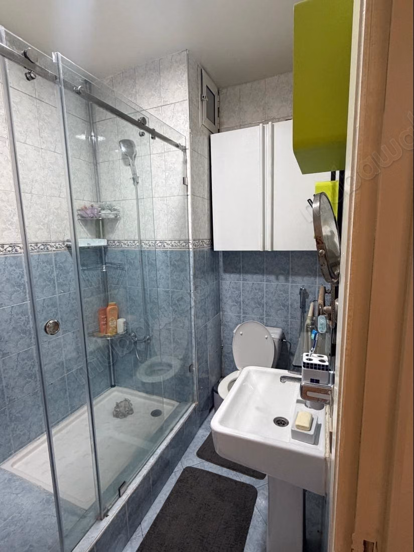 Appartement à louer à Ain Borja. 
Surface de 140 m². 
Bien meublé