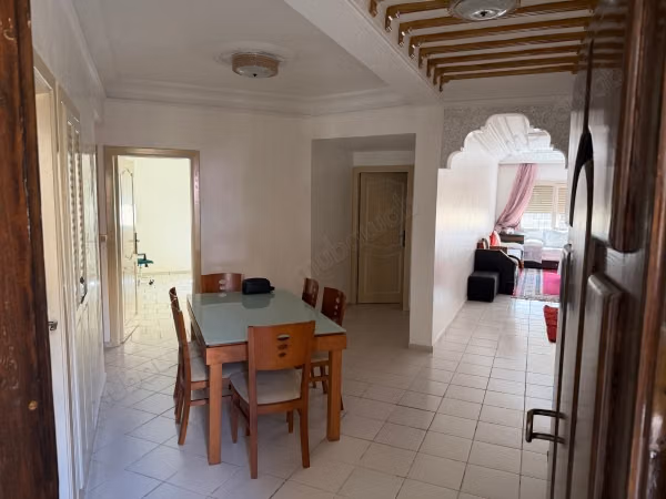 Appartement à louer à Ain Borja. 
Surface de 140 m². 
Bien meublé