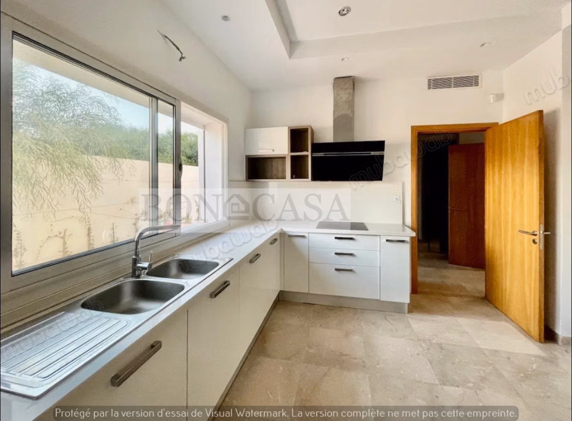 Villa S4 Vide piscine et jardin à louer à Gammarth
