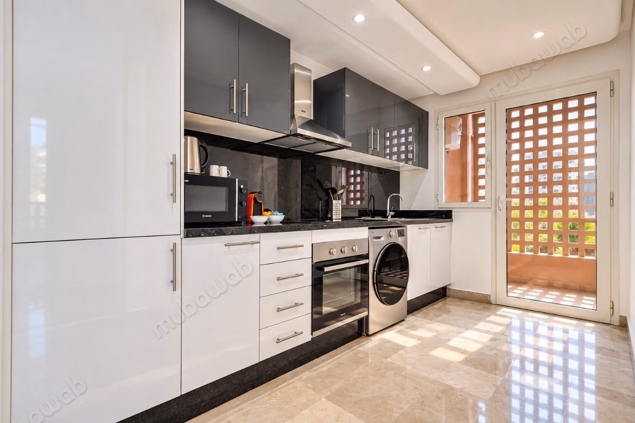 Bel appartement avec terrasse, jardin et pisince securisé