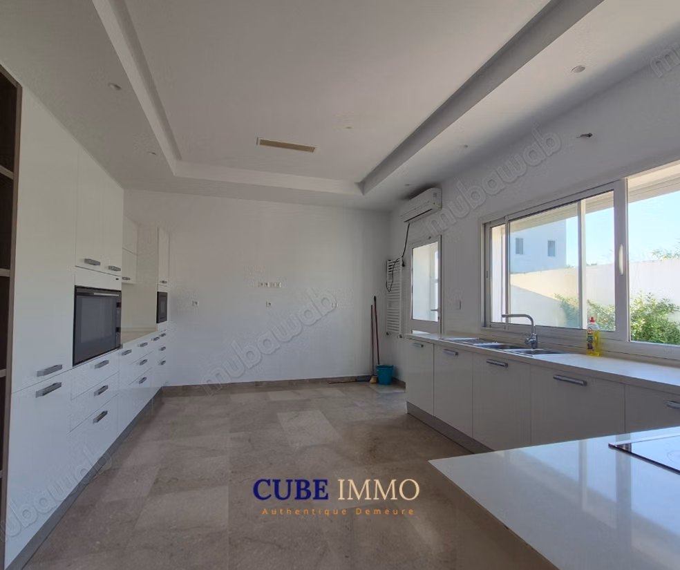 Triplex contemporain avec piscine à Gammarth