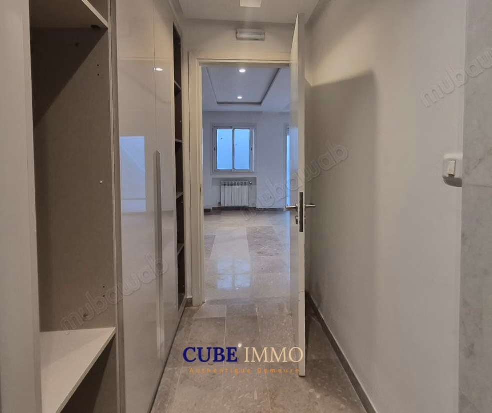 Triplex contemporain avec piscine à Gammarth