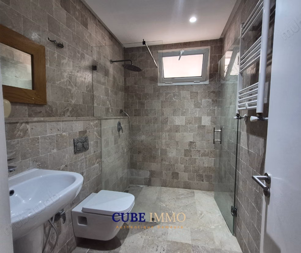 Triplex contemporain avec piscine à Gammarth