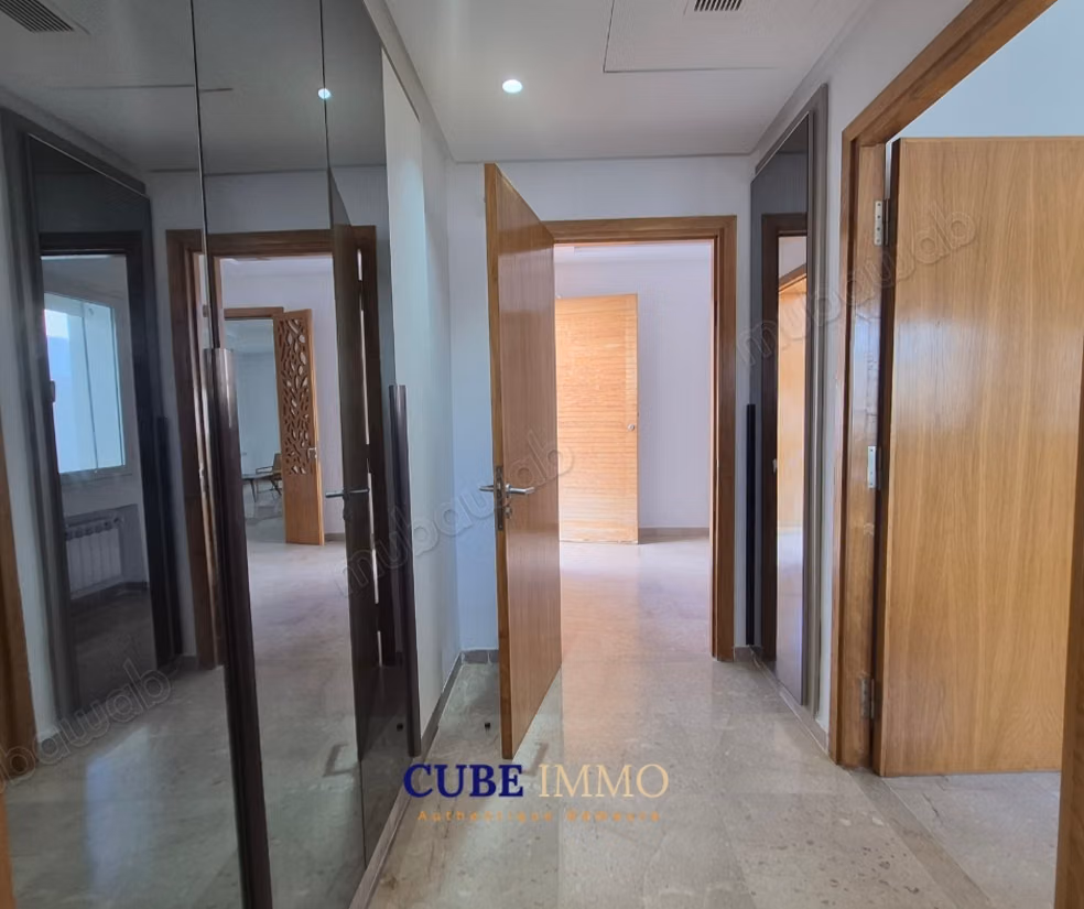 Triplex contemporain avec piscine à Gammarth