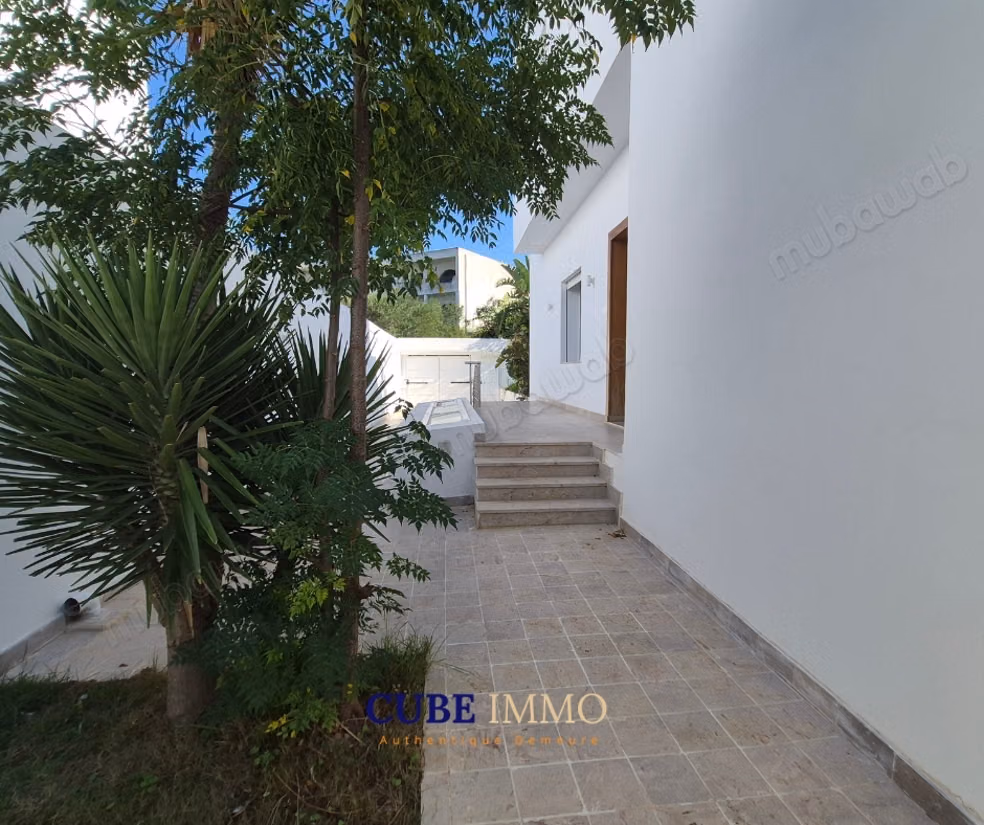 Triplex contemporain avec piscine à Gammarth