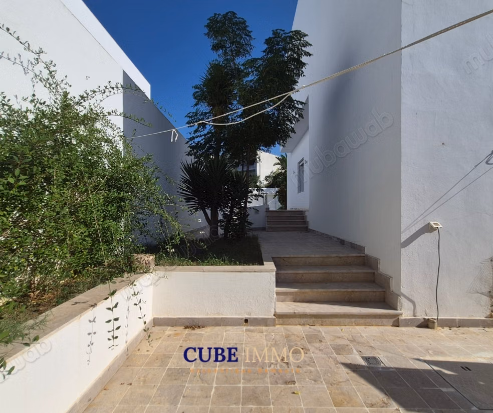 Triplex contemporain avec piscine à Gammarth