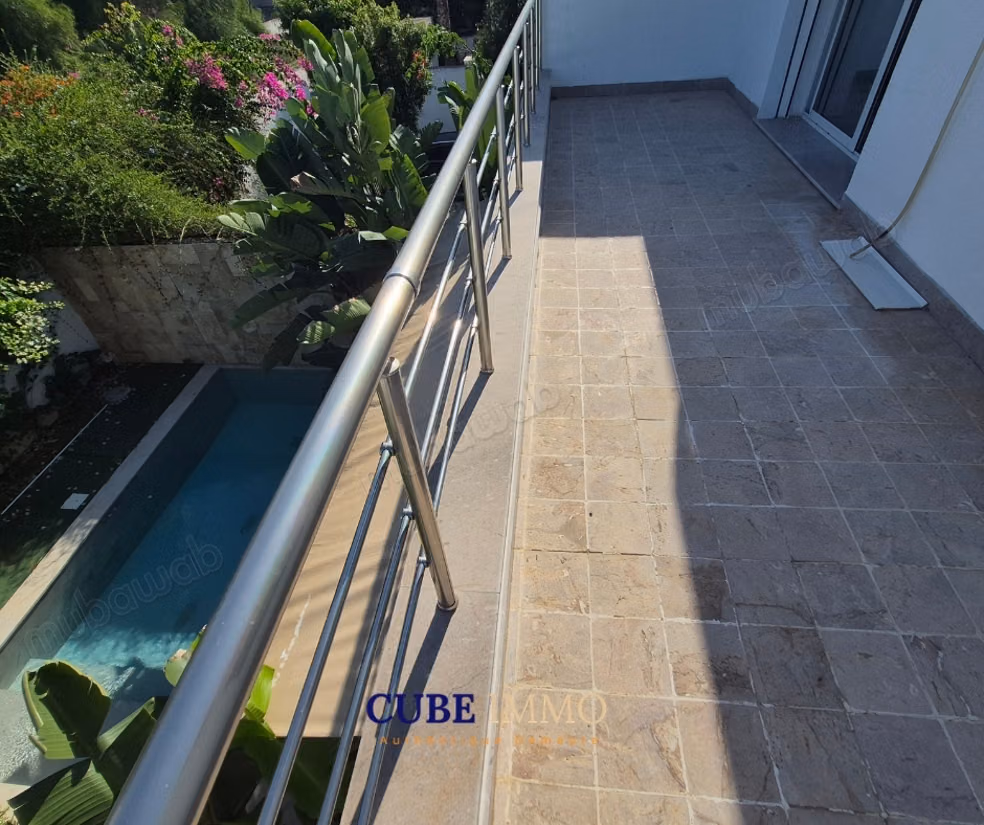 Triplex contemporain avec piscine à Gammarth