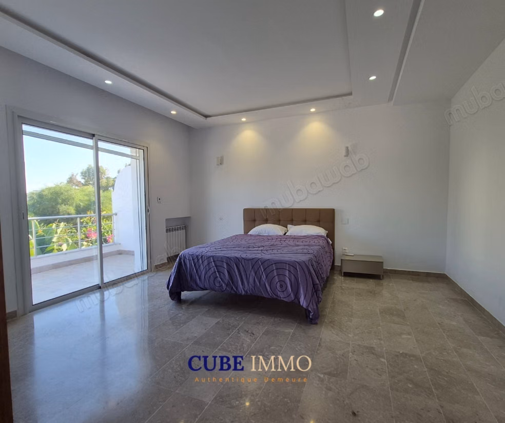 Triplex contemporain avec piscine à Gammarth