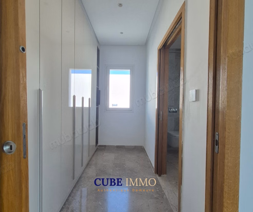 Triplex contemporain avec piscine à Gammarth