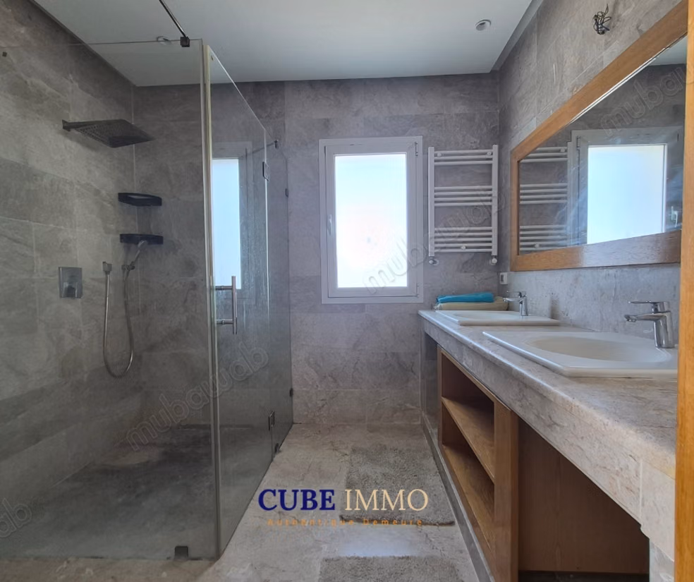 Triplex contemporain avec piscine à Gammarth