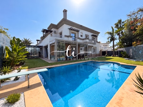 Superb Villa 660 m² for Sale in California