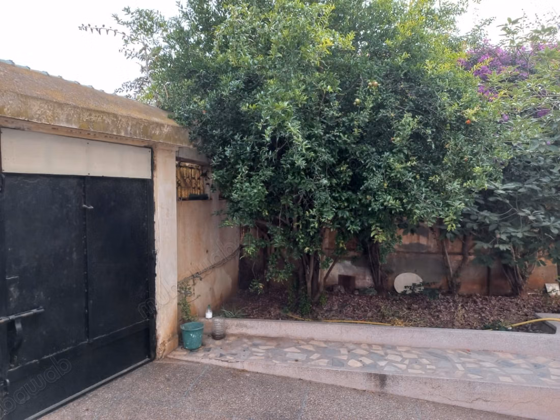 Villa de haut standing à vendre à Hay Inara. 5 chambres. Espace vert