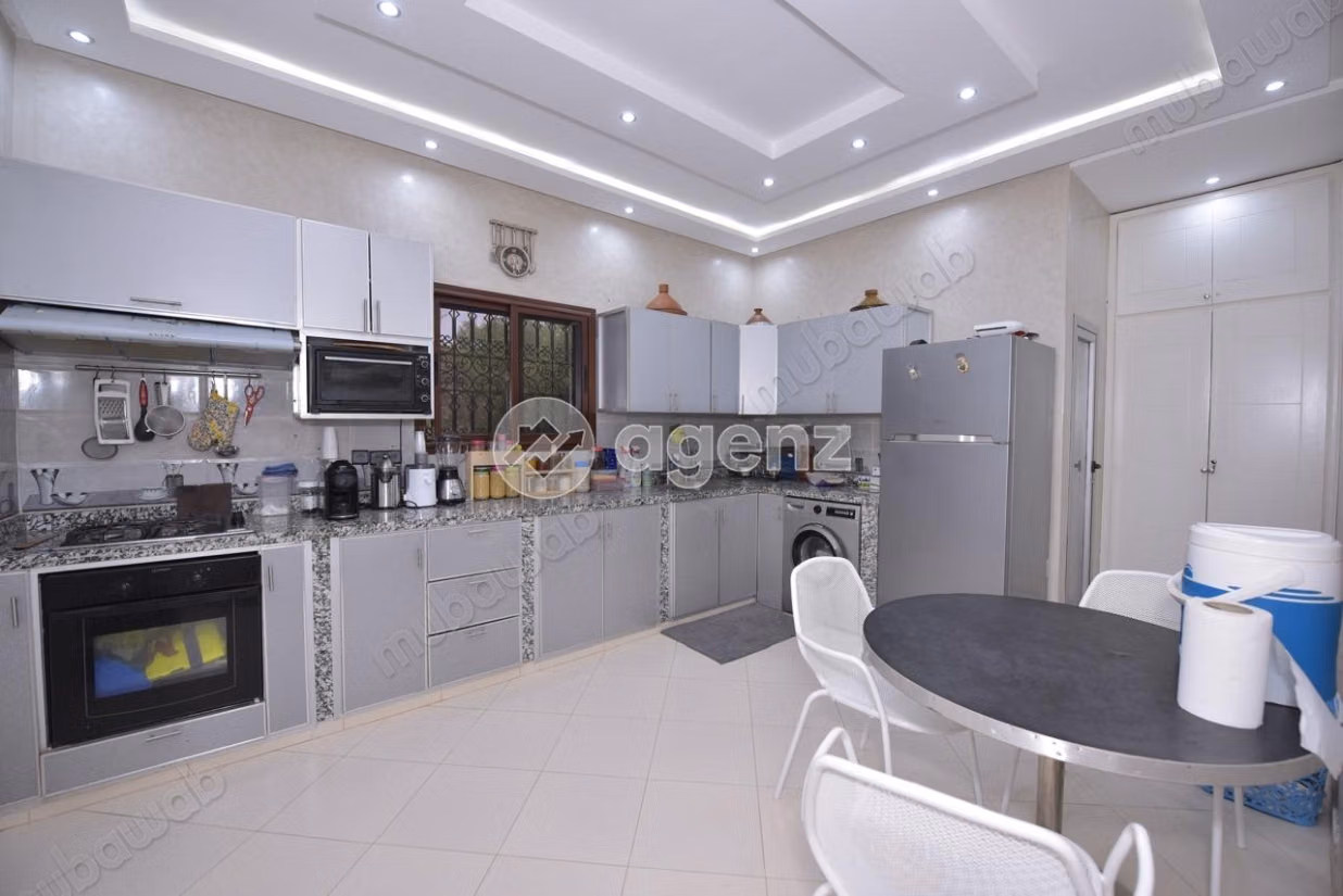 Villa à vendre 1 281 m², 6 chambres 
Autre Marrakech